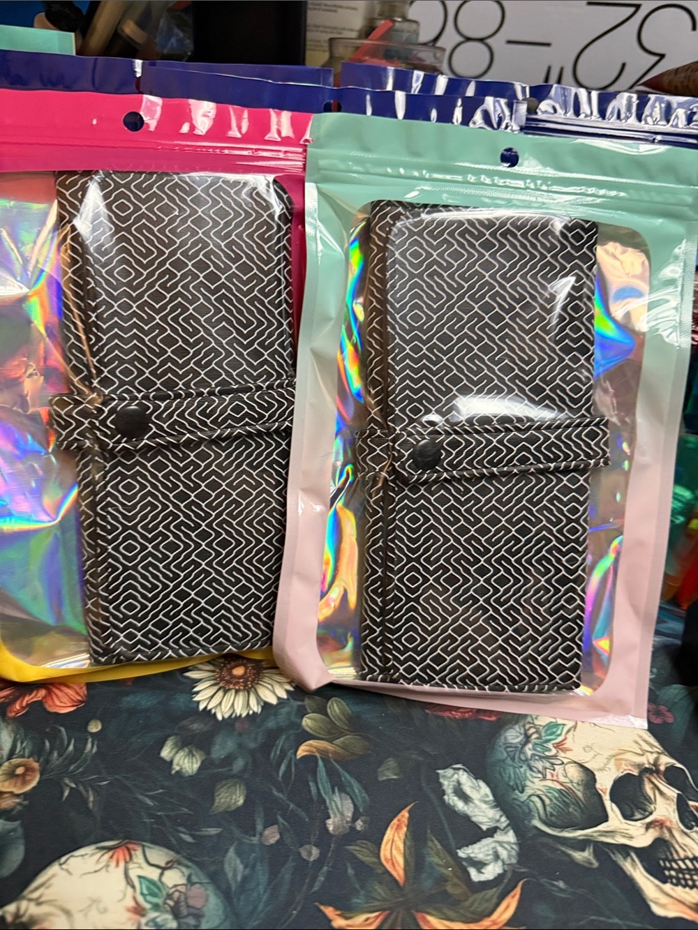 Pengems Pen Wrap case - black w/design -- MINT